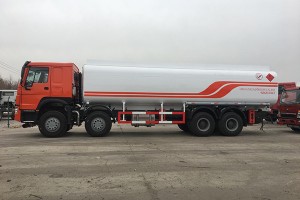 30,000 Liters Oil Tank Truck  – Drivig Type -8×4 -12 wheels HOWO Oil Tank Truck