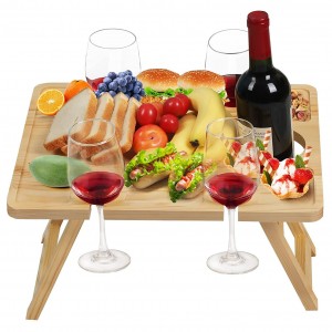 Mesa de merenda de bambú con botella de viño e soporte para copas