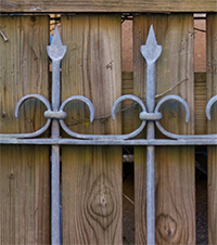 The difference between iron fence and zinc steel fence
