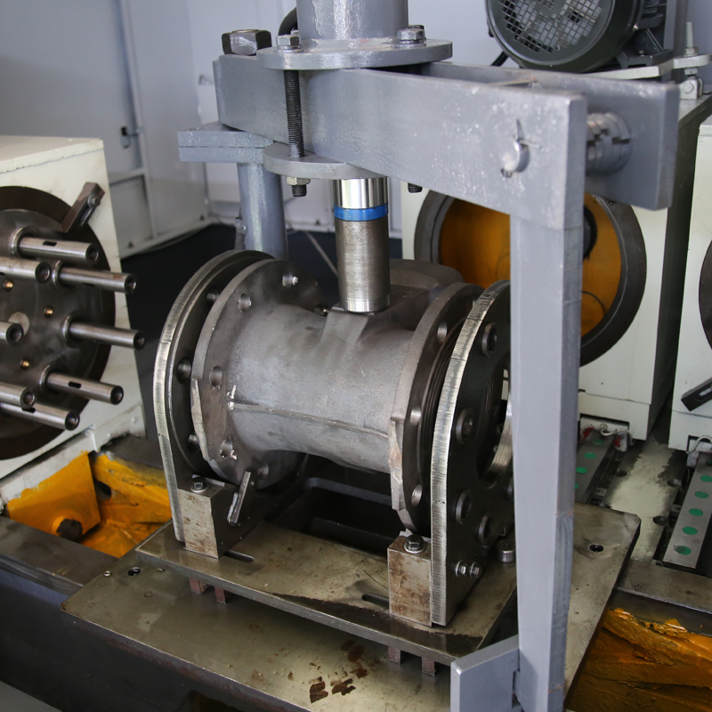 האם מכונות מיוחדות באמת יקרות יותר ממכונת CNC לשימוש כללי?