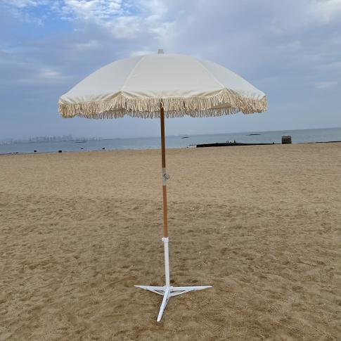 5 самых популярных пляжных зонтов 2022 года