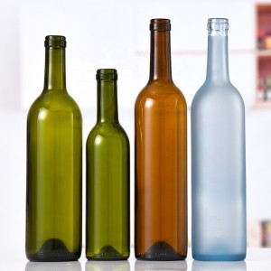 500 ml 750 ml aukščiausios kokybės stiklinio vyno butelio pakuotė Stiklinis raudonojo vyno butelis su mediniu kamštiniu dangteliu
