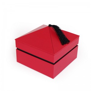Kvadratna embalažna škatla s podstavkom in zgornjim pokrovom v obliki diamanta