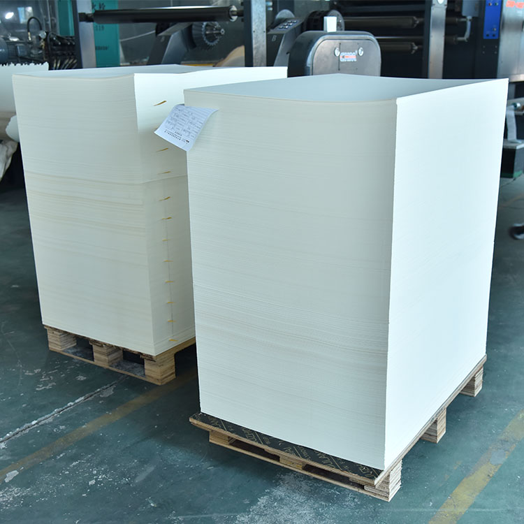 Fabriksgrossist anpassad storlek Virgin Wood Massa PE-bestruket pappersark för offsettryckpapperskoppfläkt