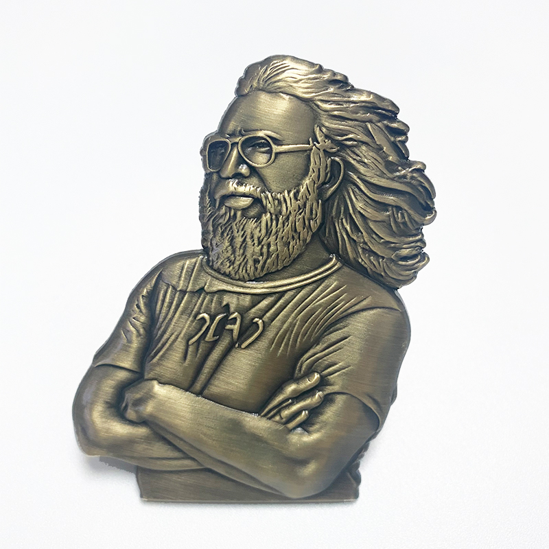 Diverse varianti di placcatura Pin Novità Metallu anticu Die Casting Badges Custom Copper Golden Pin 3D Per souvenir