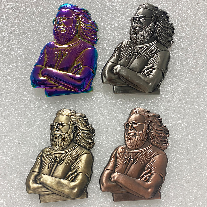 Différentes variantes de placage Pin New Antique Metal Die Casting Badges Custom Copper Golden 3D Pin Pour souvenir