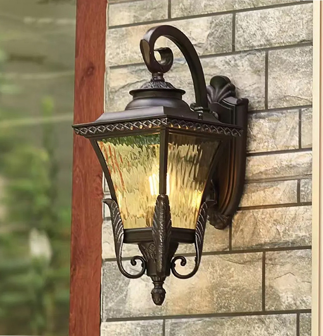 Klasične vanjske zidne svjetiljke