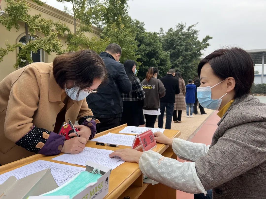 Sichuan Senpu Pipe Co., Ltd Organizon punonjësit për të kryer testimin e acidit nukleik