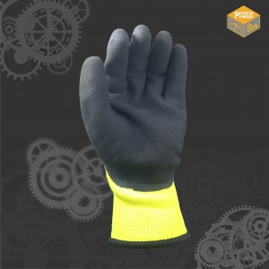 ถุงมือป้องกัน Powerman® Winter Protection ให้ความอบอุ่นและกระชับมือ