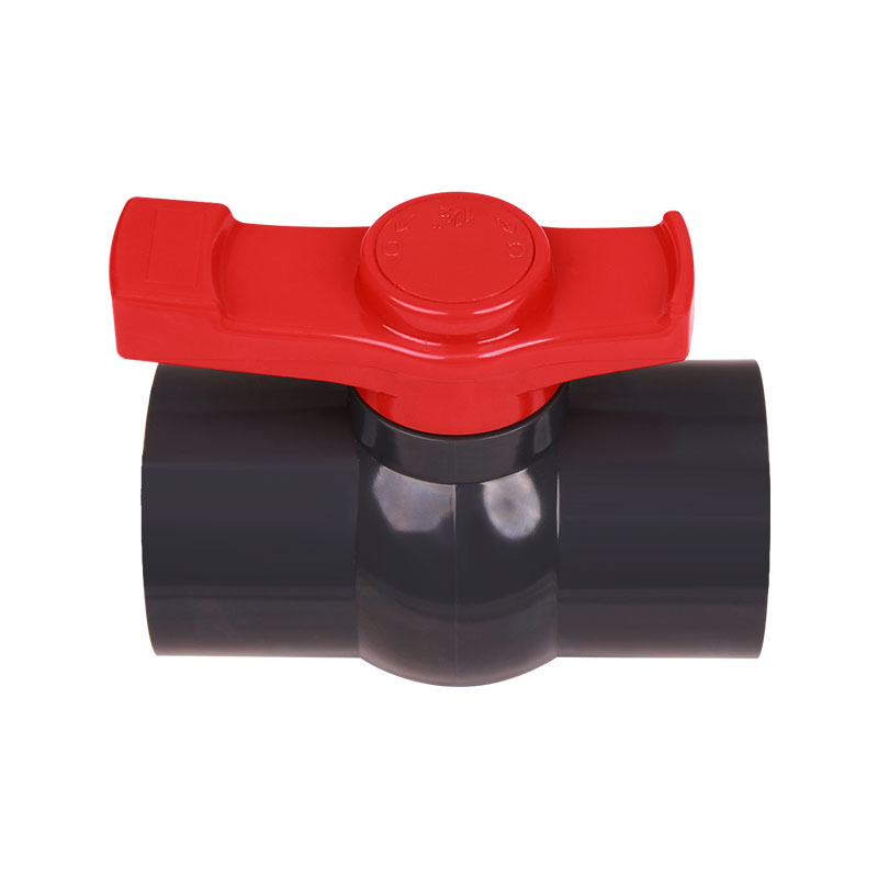 PVC kompaktni kuglasti ventil tamno sivo tijelo crvena nova ručka
