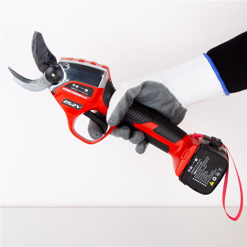 Best Battery Chainsaw Reviews 2023 | Best Cordless Chainsaws