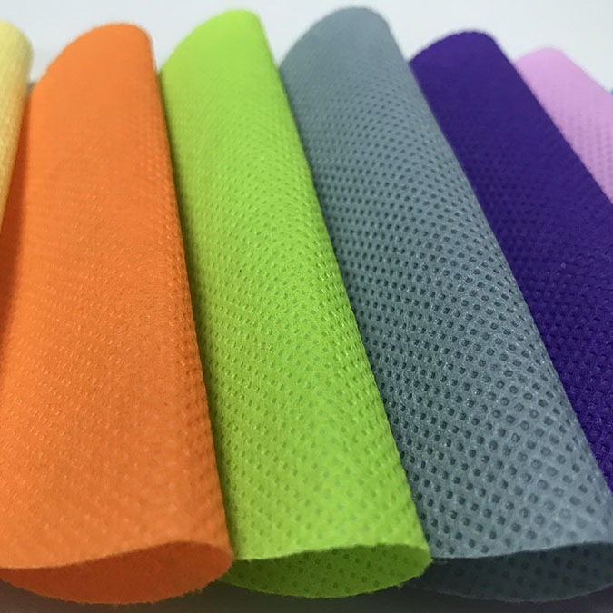 Nonwoven with dot pattern 