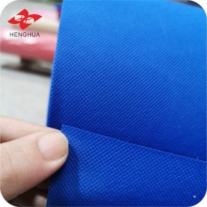 Rouleau de tissu non tissé spunbond bleu royal sac de rouleau jumbo non tissé non tissé 70gsm * 1.6m * 100m