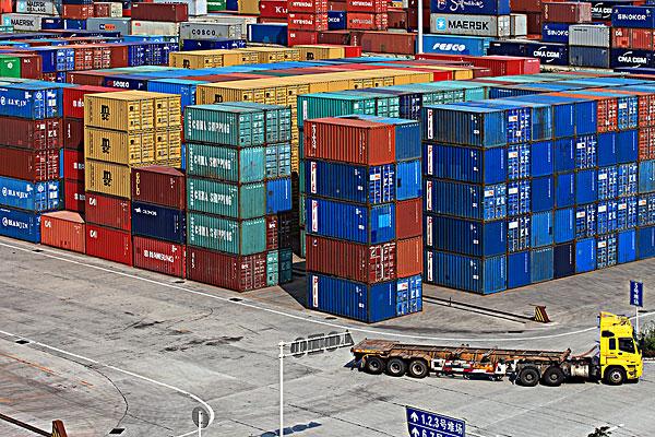 It is hard to find a container for foreign trade companies