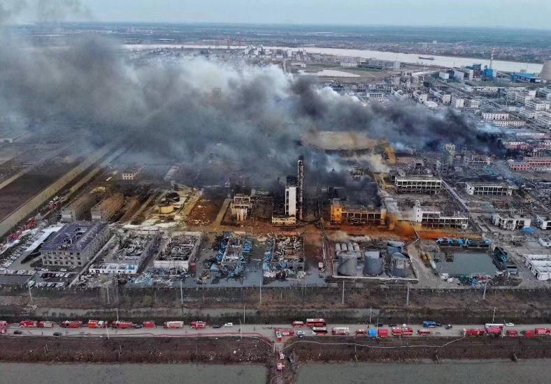 Disordini industriali dopo l'esplosione di un impianto chimico nello Jiangsu