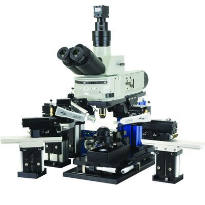 Microscópio vertical de design aberto