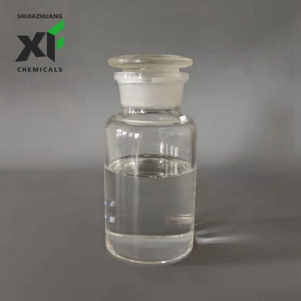 Bezbojna viskozna tečnost dietanolamin DEA koja se koristi kao prečistač gasa
