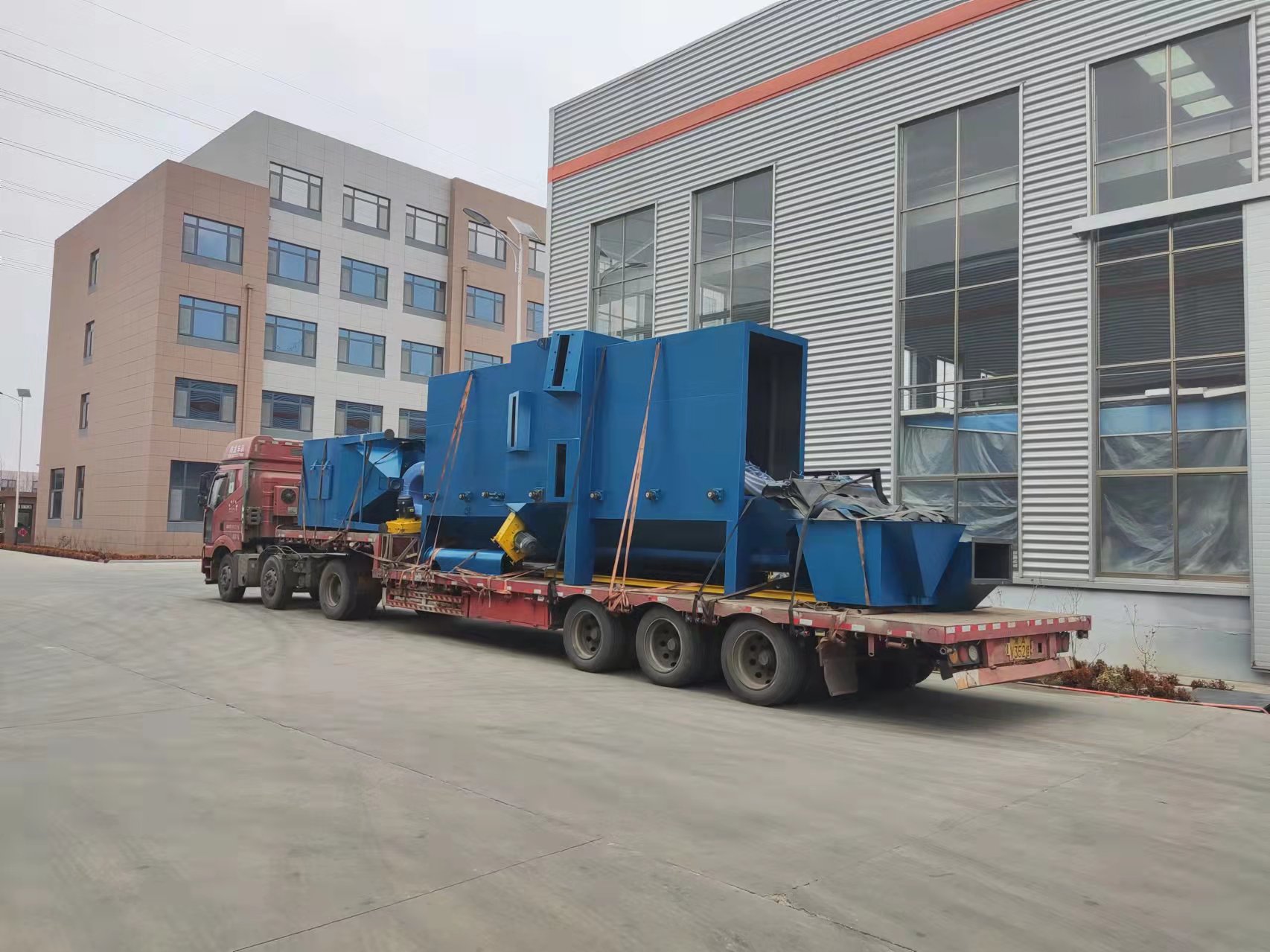 Máquina granalladora de rodillos Q6910 enviada a Hebei