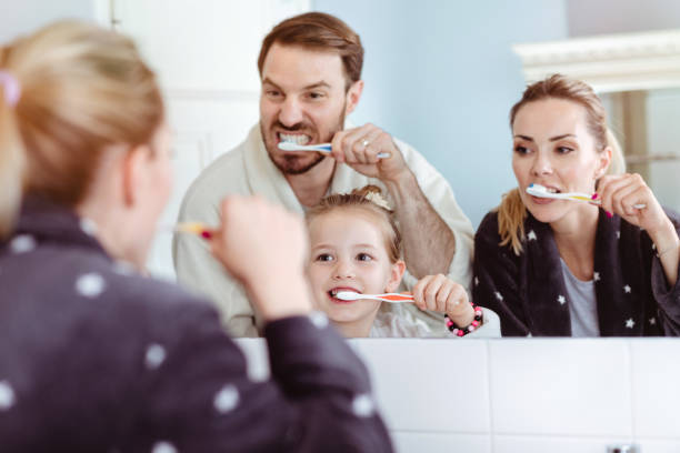 Kāpēc jūs nevarat tīrīt zobus pārāk smagi?