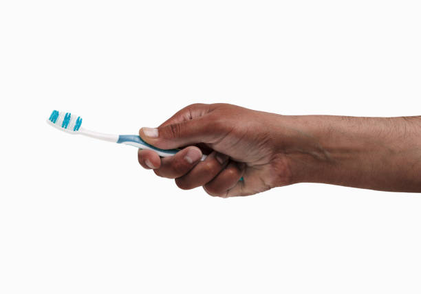 Jak držet zubní kartáček a čistit si zuby?