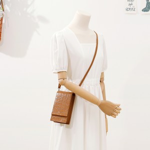 फॅशन महिलांच्या मोबाइल फोन बॅग इन ट्रेंडची नवीन कोरियन आवृत्ती साधी मोठ्या-क्षमतेची मेसेंजर बॅग