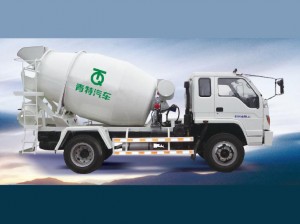 Kamion transporti për përzierjen e betonit