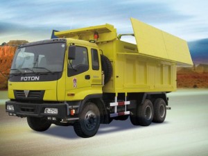Dump truck with sealing cover
