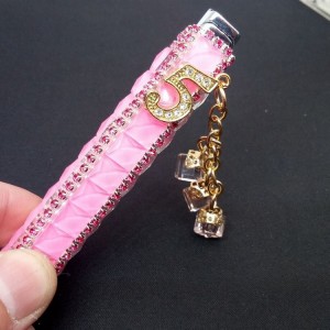 Aufblasbares Feuerzeug mit diamantbesetztem Kristalledelstein für Damen und Lippenstift, kleines und praktisches Feuerzeug mit Strasssteinen