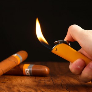 Debang Cigarette Нов производ Солидна боја запалка со отворен пламен Ignition Lighter Трговија на големо Рекламирање подарок Запалка Производител на големо