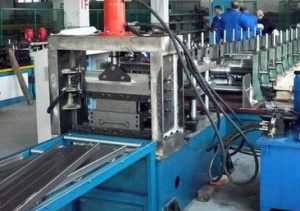 Automatische Rollform-Produktionslinie zur Herstellung von Anodenplatten