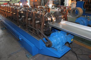 Beholder Bevegelig Type Takbrett Roll Forming Machine