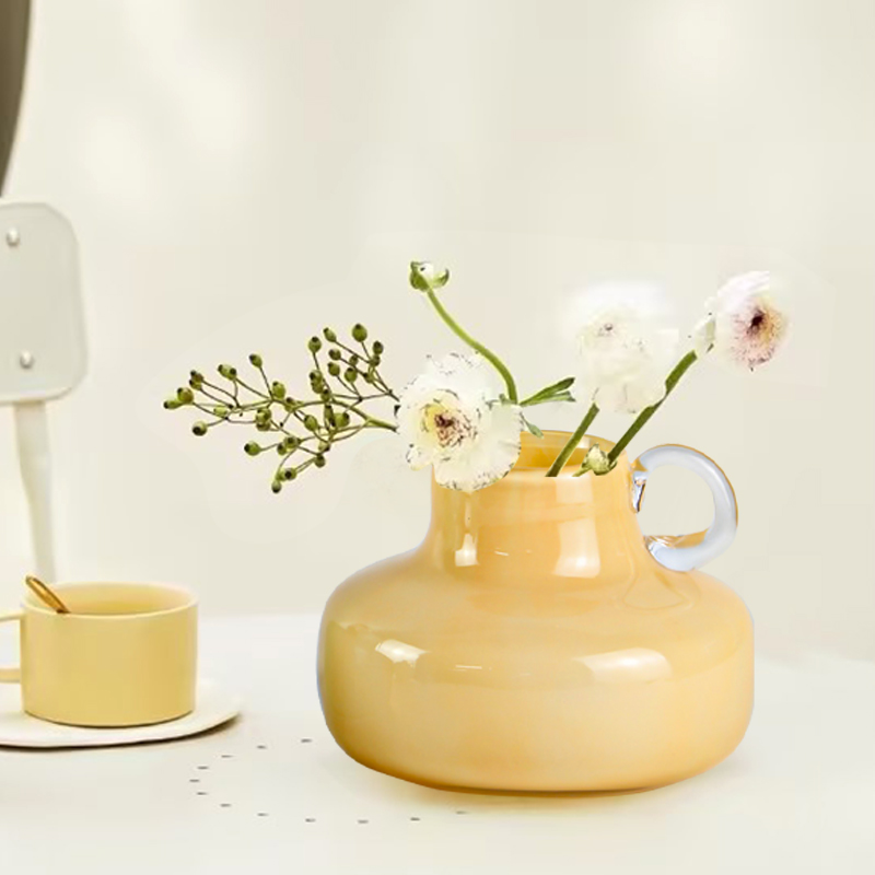 КРФ Хот Селлинг Јединствени дизајн ручно рађена стаклена ваза са ручком Истакнута слика