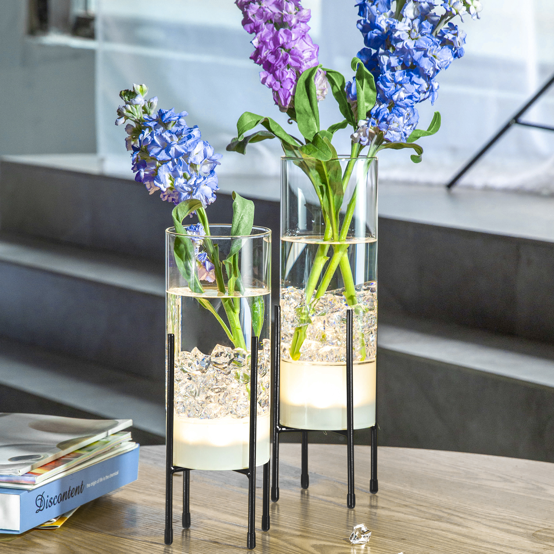 КРФ Врућа стаклена ваза са ЛЕД светлом и металним постољем Истакнута слика