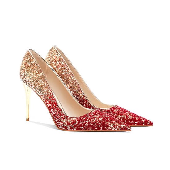 დახვეწილი უახლესი წითელი ვარდის ოქრო მბზინავი ძვირადღირებული მოდური საქორწილო ან მაღალი ქუსლიანი ფეხსაცმელი