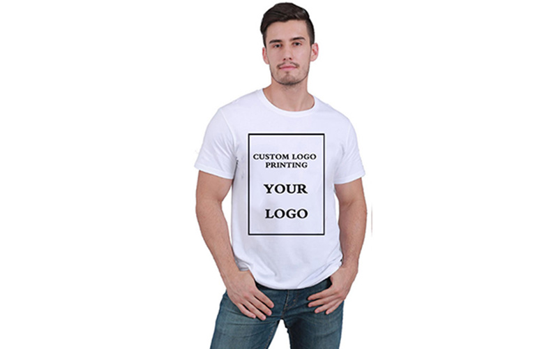 T-shirts are currently popular fashion elements