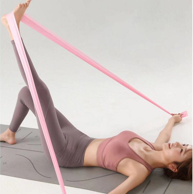 Cara nggunakake pita elastis kanggo latihan yoga ing omah