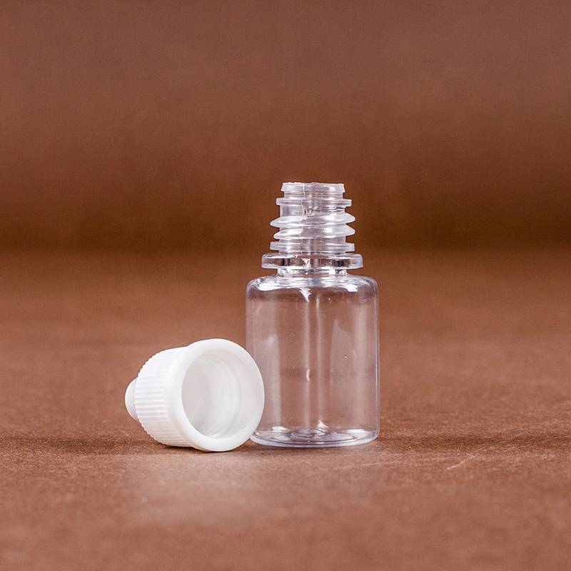 Ampolles de plàstic amb comptegotes d'etiquetes personalitzades buides