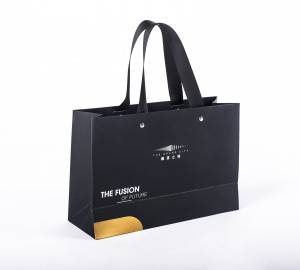 wholesale black matte paper gift bag with clothing handle