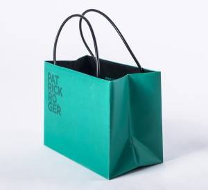 Kínai beszállítói ruházati csomagolópapír bevásárlótáska, négyzet alakú kartonpapír táska ruházathoz