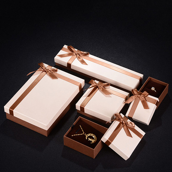 Кутија за накит за девојке са траком за поклон