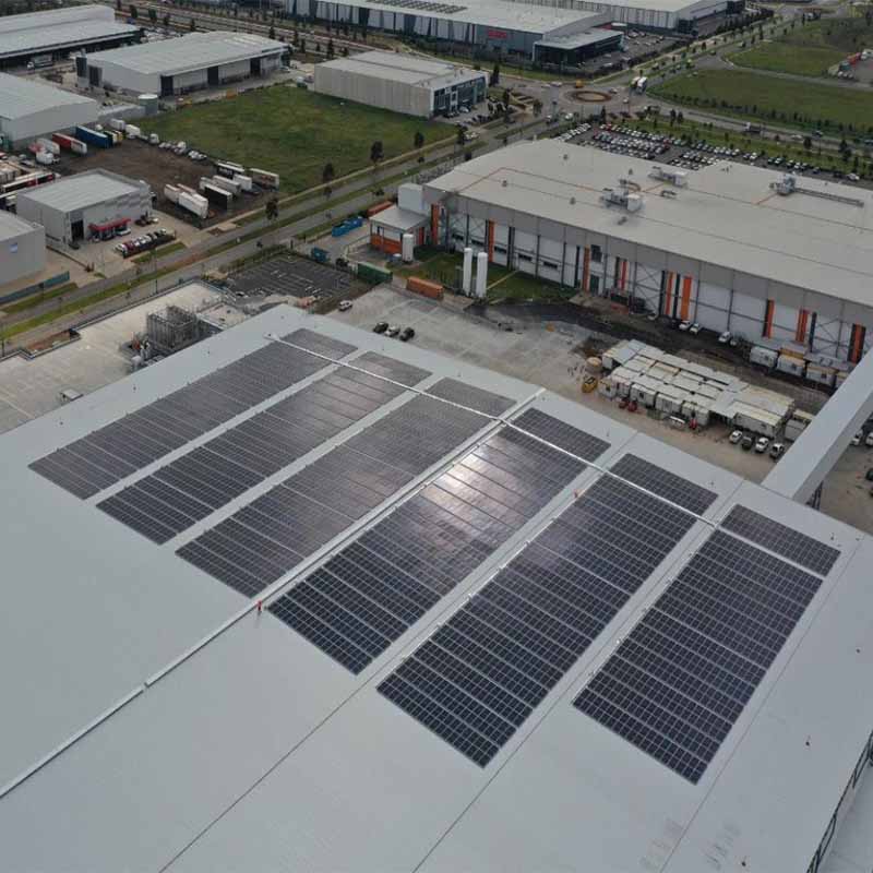 Installation solaire commerciale de 1,5 MW pour le centre de distribution de produits frais de Melbourne du groupe Woolworths à Truganina Vic