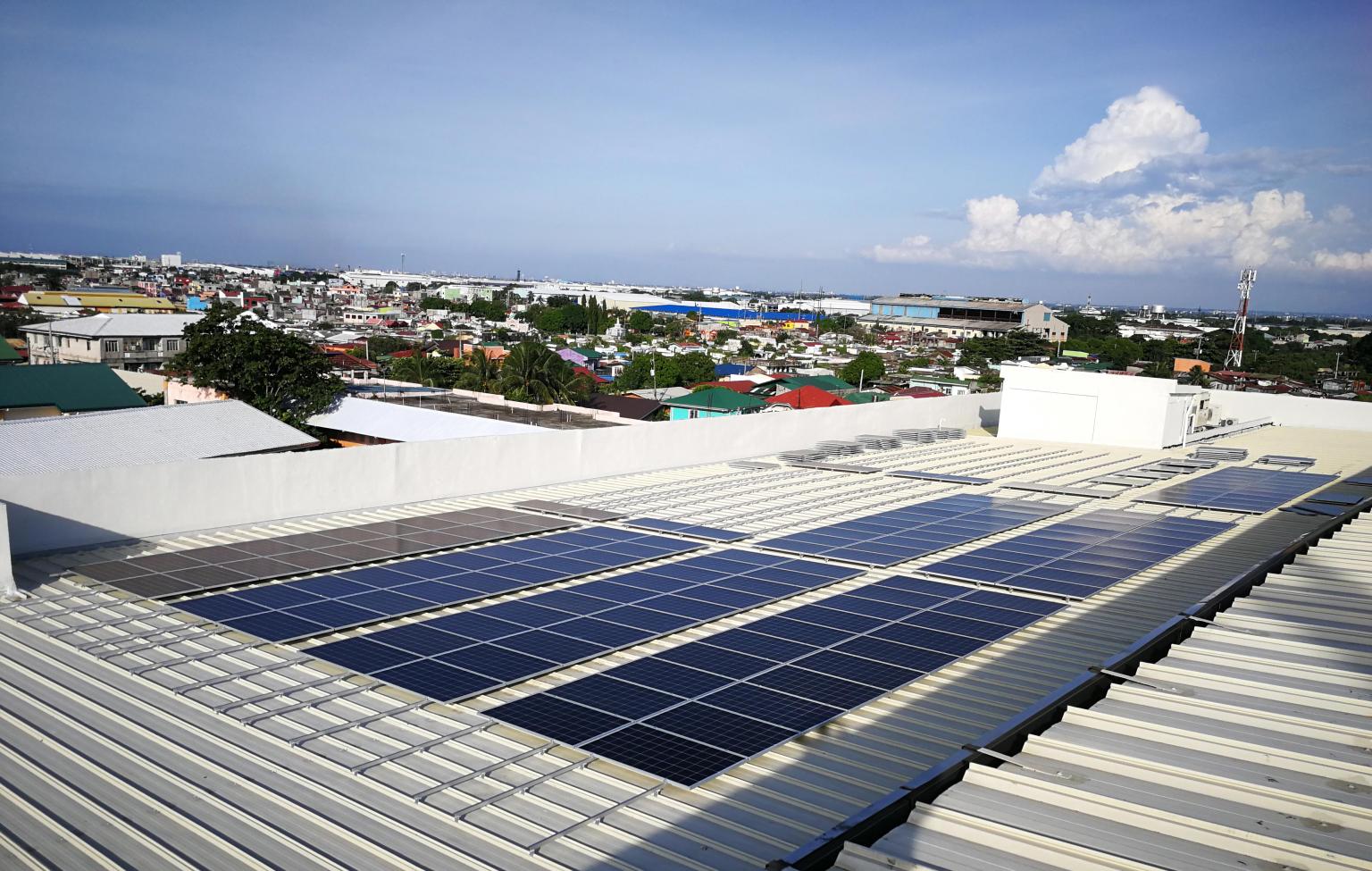 ระบบพลังงานแสงอาทิตย์บนหลังคาขนาด 100 กิโลวัตต์ในกรุงมะนิลา ประเทศฟิลิปปินส์