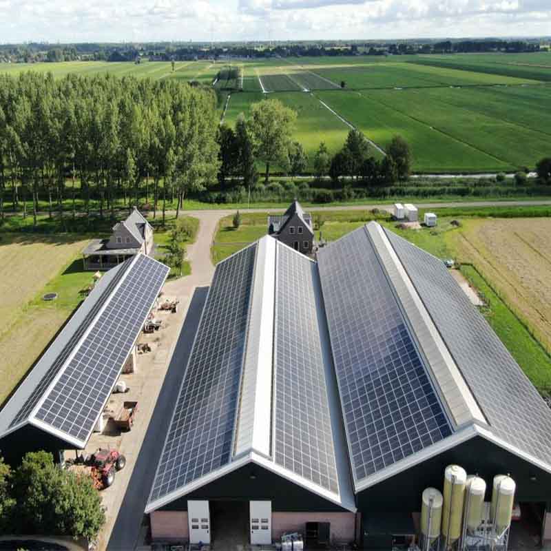 Ant stogo esanti saulės jėgainė Nyderlanduose užima 2800 m2 plotą