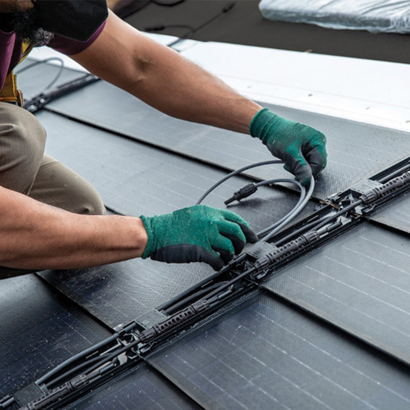 Компаниите за покриви го преземаат водството во трката за соларни ќерамиди