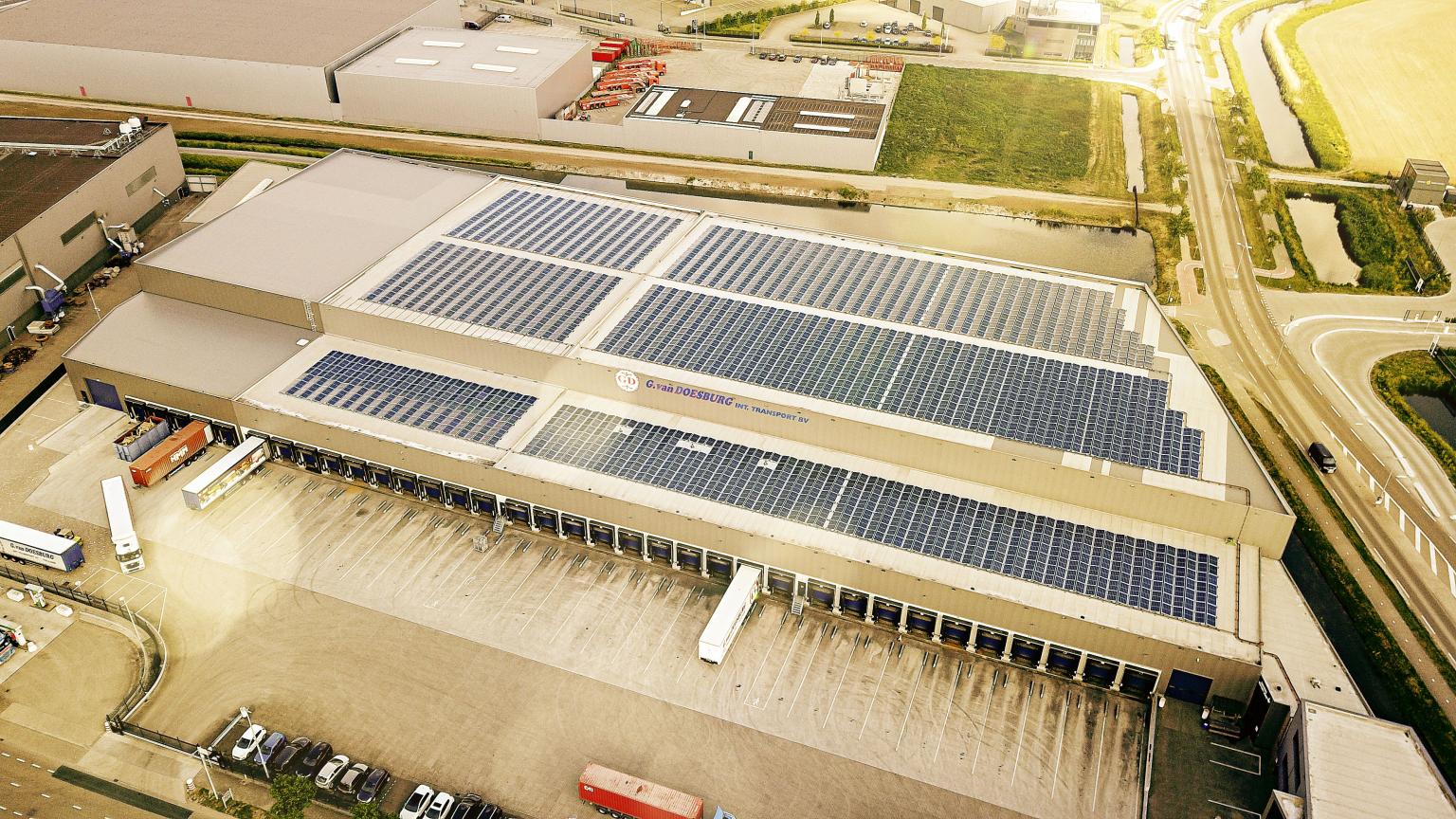 panel solar fotovoltaico en el techo GD-iTS Warehouse
