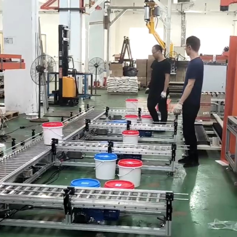 Automaattista purkkien tuotantolinjaa voidaan käyttää elintarvike-, kemian- ja maaliteollisuudessa