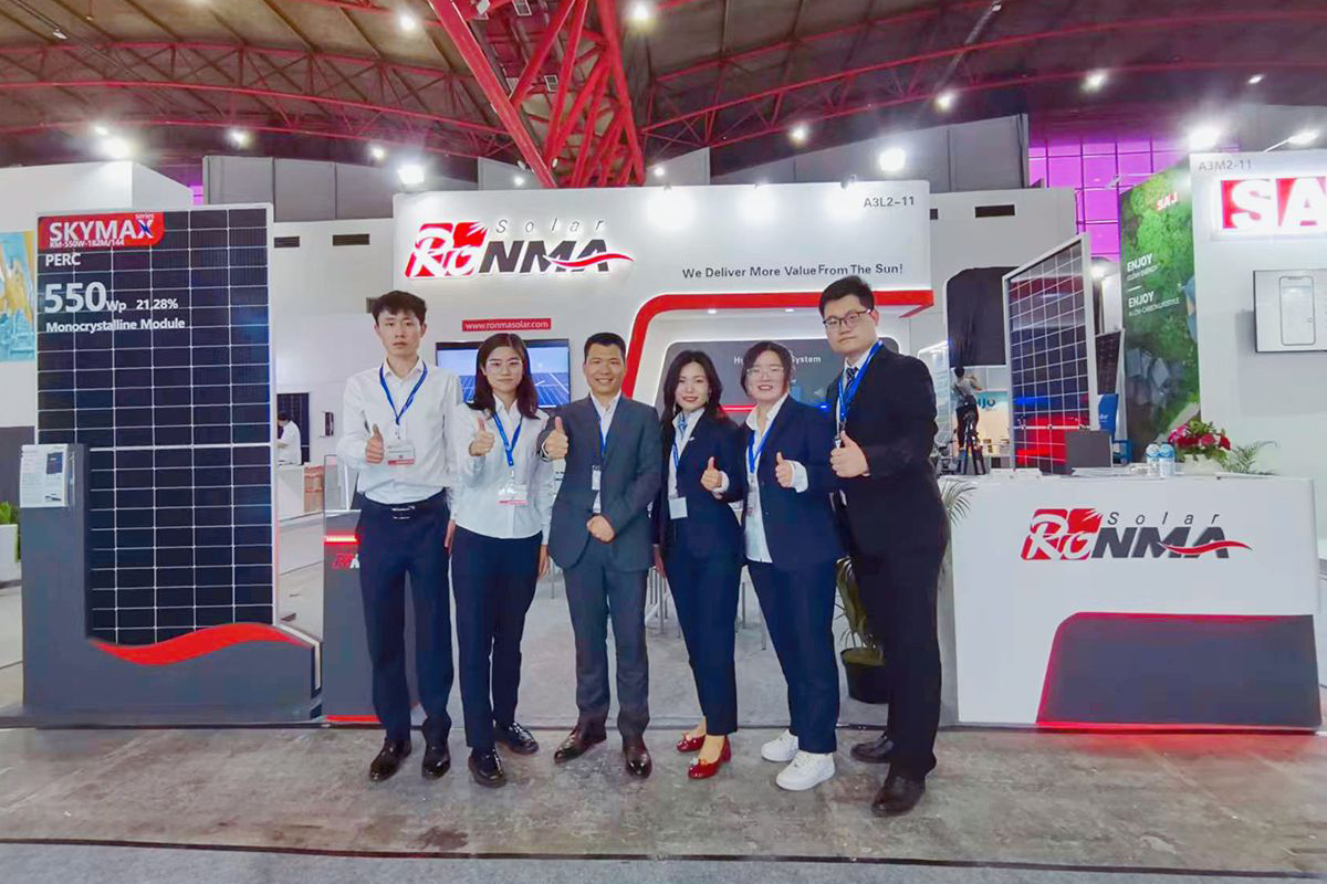Ronmasolar spīd Solartech Indonesia 2023 ar godalgotu N tipa PV moduli