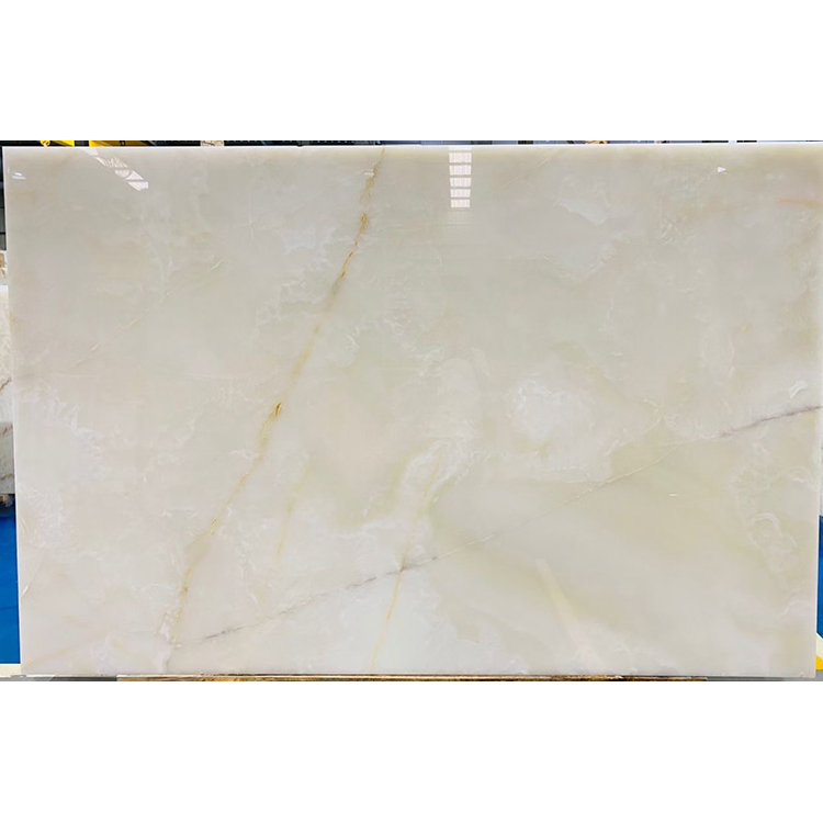 Bon prix dalle de pierre translucide onyx blanc avec des veines d'or