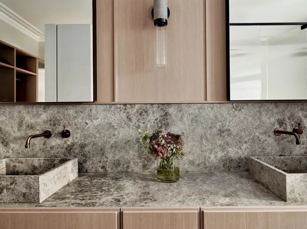 Top 60 osupljivih dizajnov kopalnic iz marmorja