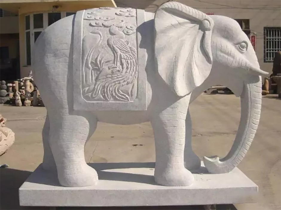Cumu a ghjente intaglia una scultura d'elefante?